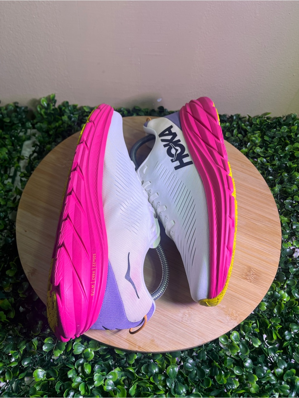 🔥 HOKA RINCON 3 WHITE PINK ATHLETIC RUNNING SHOES WOMENS SIZE 8.5 B - Picture 7 of 10